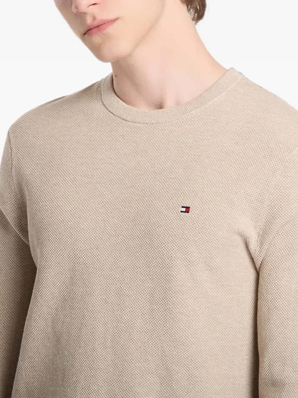 Свитер фактурной вязки с вышитым логотипом Tommy Hilfiger, бежевый — фото 4