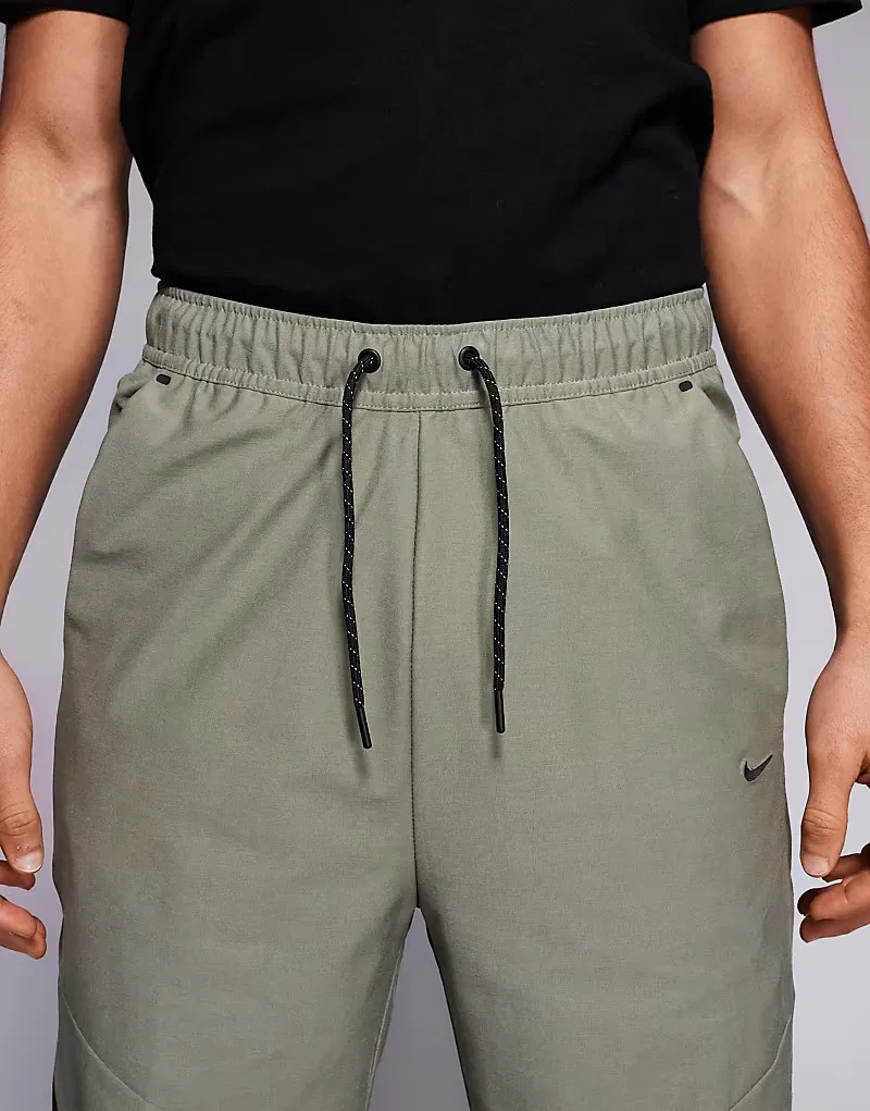 Спортивные брюки Nike Tech Shori светло-хаки — фото 4