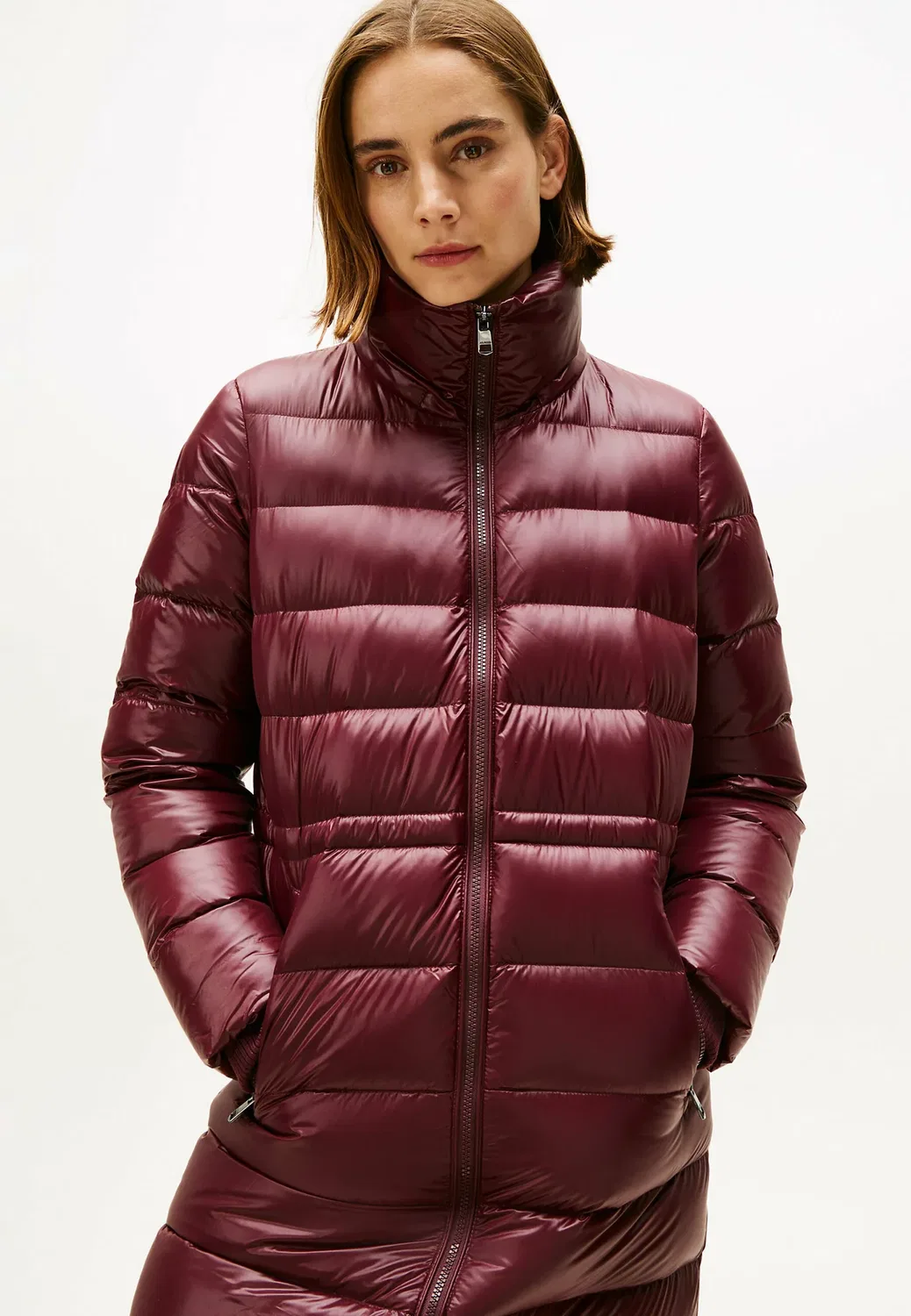 Глянцевая короткая зимняя куртка с высокой талией Tommy Hilfiger, Deep Burgundy — фото 3