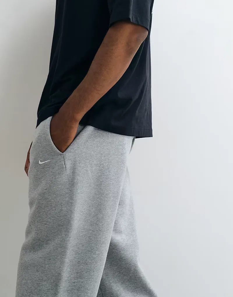 Спортивные брюки Nike Solo Fleece прямого кроя с эластичными вставками, серые — фото 2