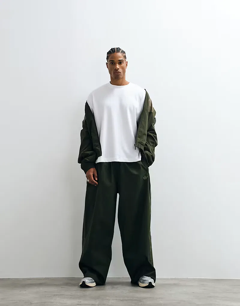 Твиловые брюки Adidas Originals темно-хаки