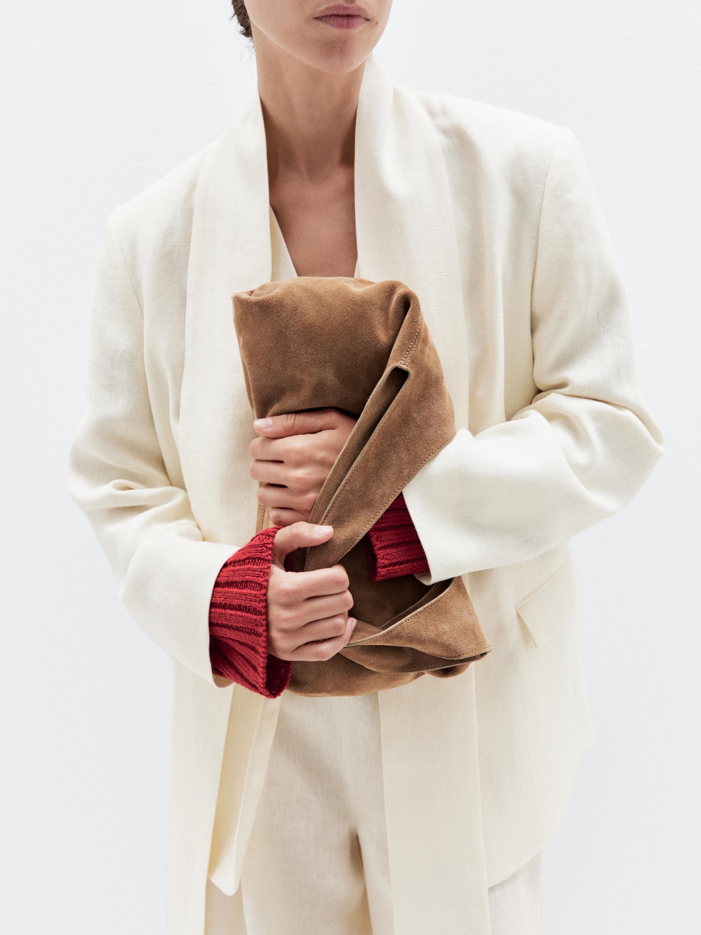 

Женская сумка из спилковой кожи среднего размера Massimo Dutti, песочный