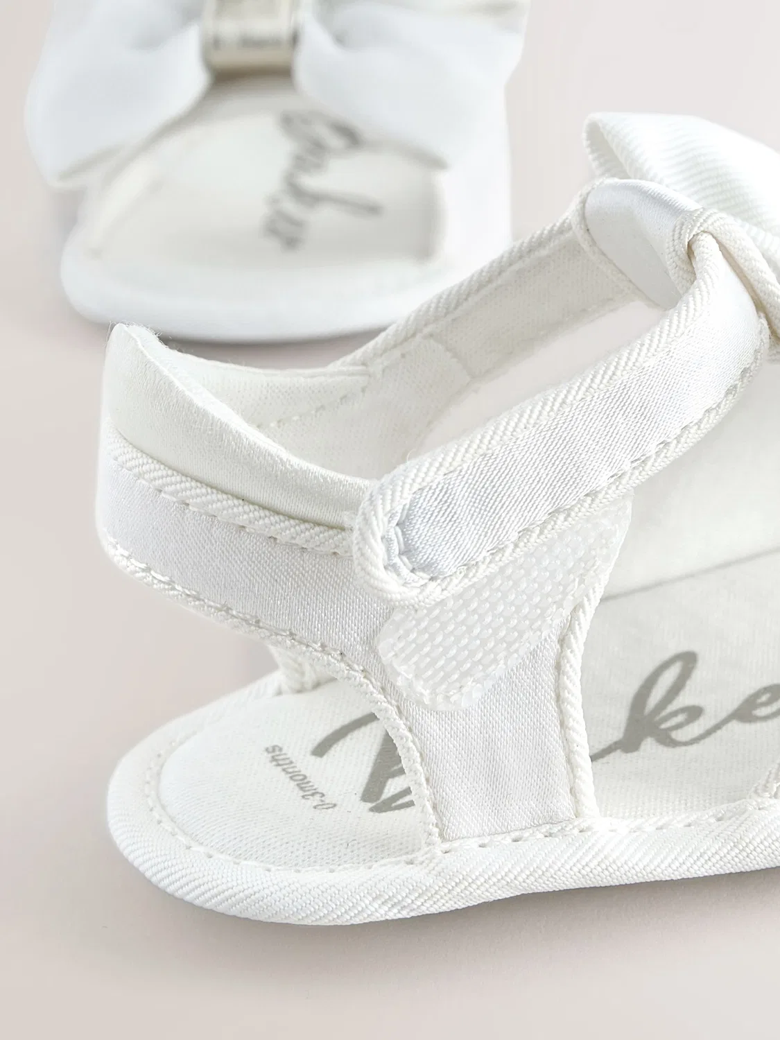 Сандалии для девочки, с бантом, Baby Ocassion Padders Baker by Ted Baker, белые — фото 3