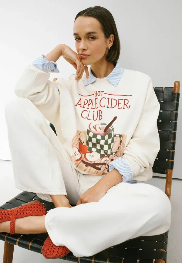Свитшот с принтом Petite fit - autumnal apple cider graphic sweatshirt Next, Ecru, экрю — фото 4