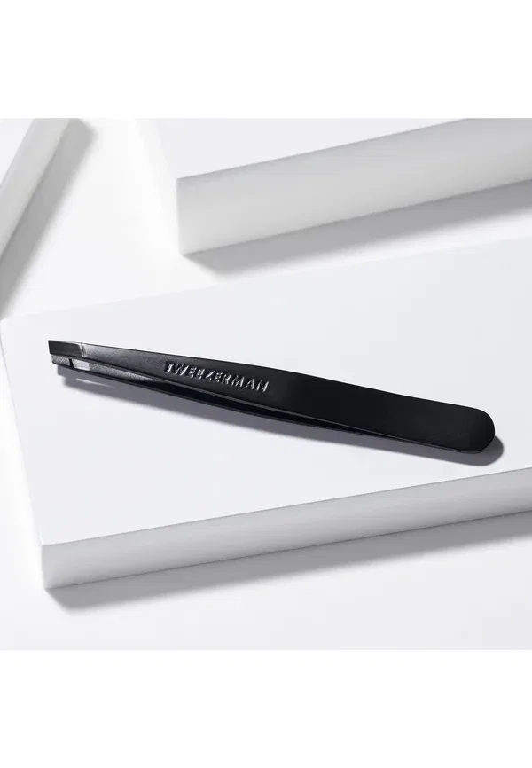 Пинцет для удаления волос Slant Tweezers Tweezerman Black Matte — фото 4