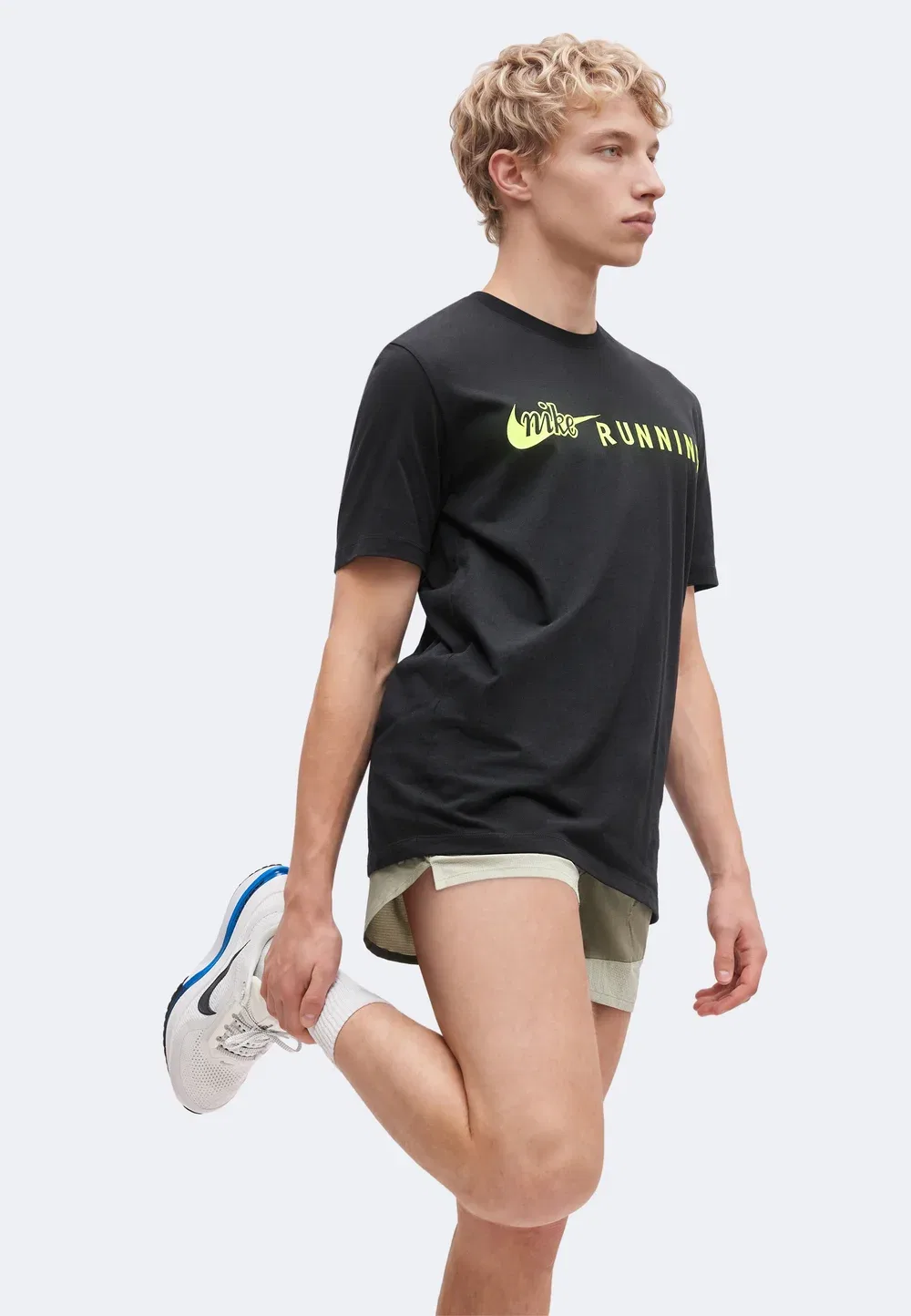 Tee run dna 2 - спортивная футболка Nike Performance, Black/Volt — фото 4