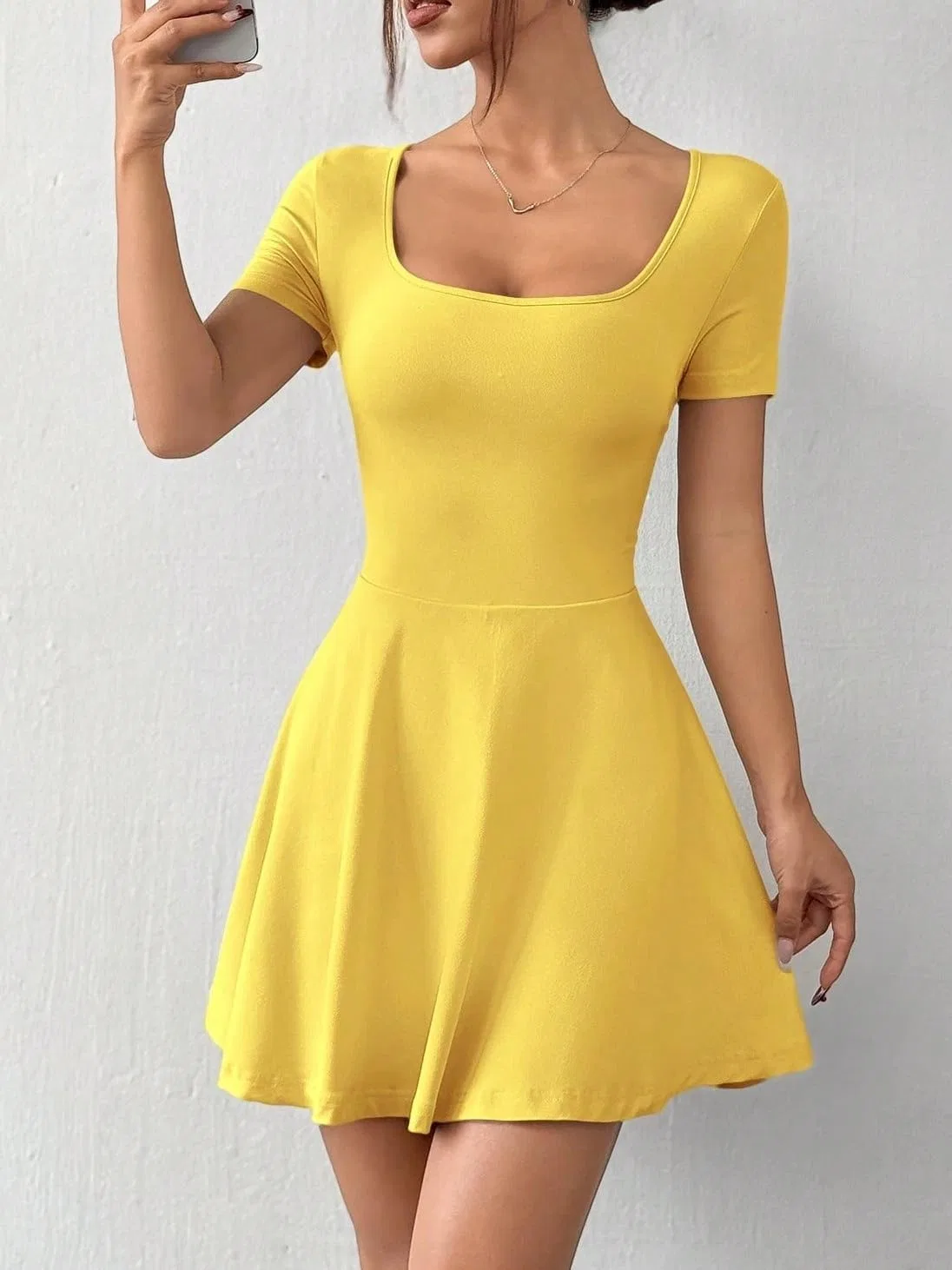 Женское мини-платье трапеция с квадратным вырезом, Yellow — фото 4