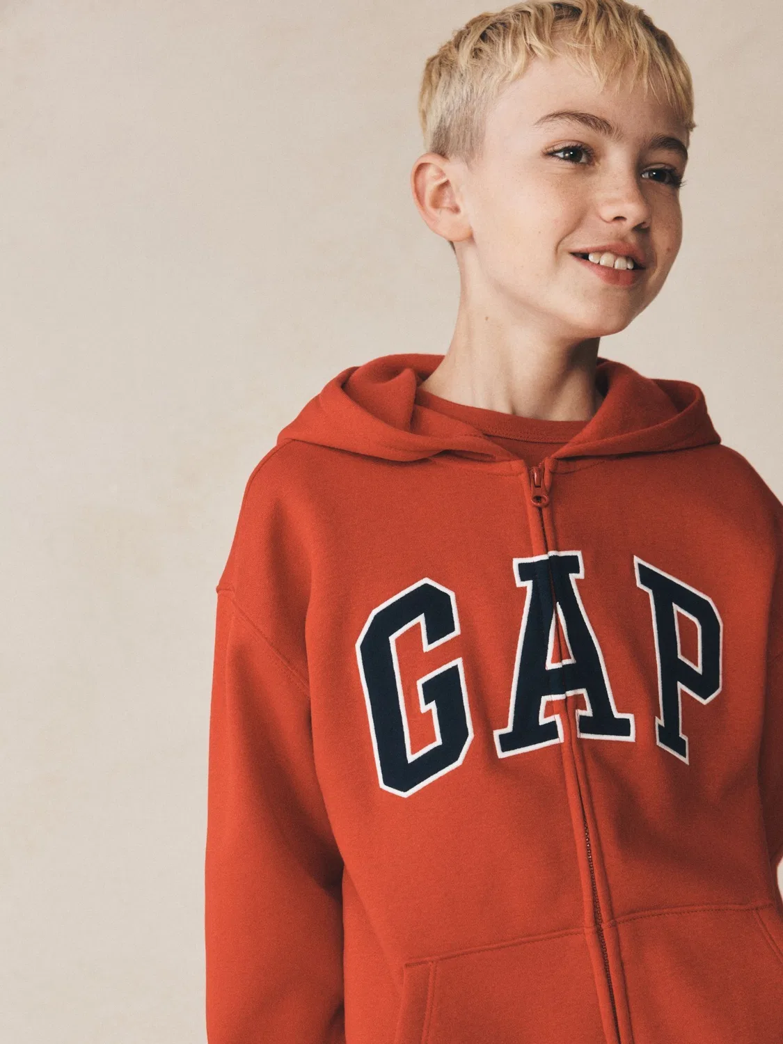 Худи на молнии Gap Relaxed Logo French Terry, красный — фото 3