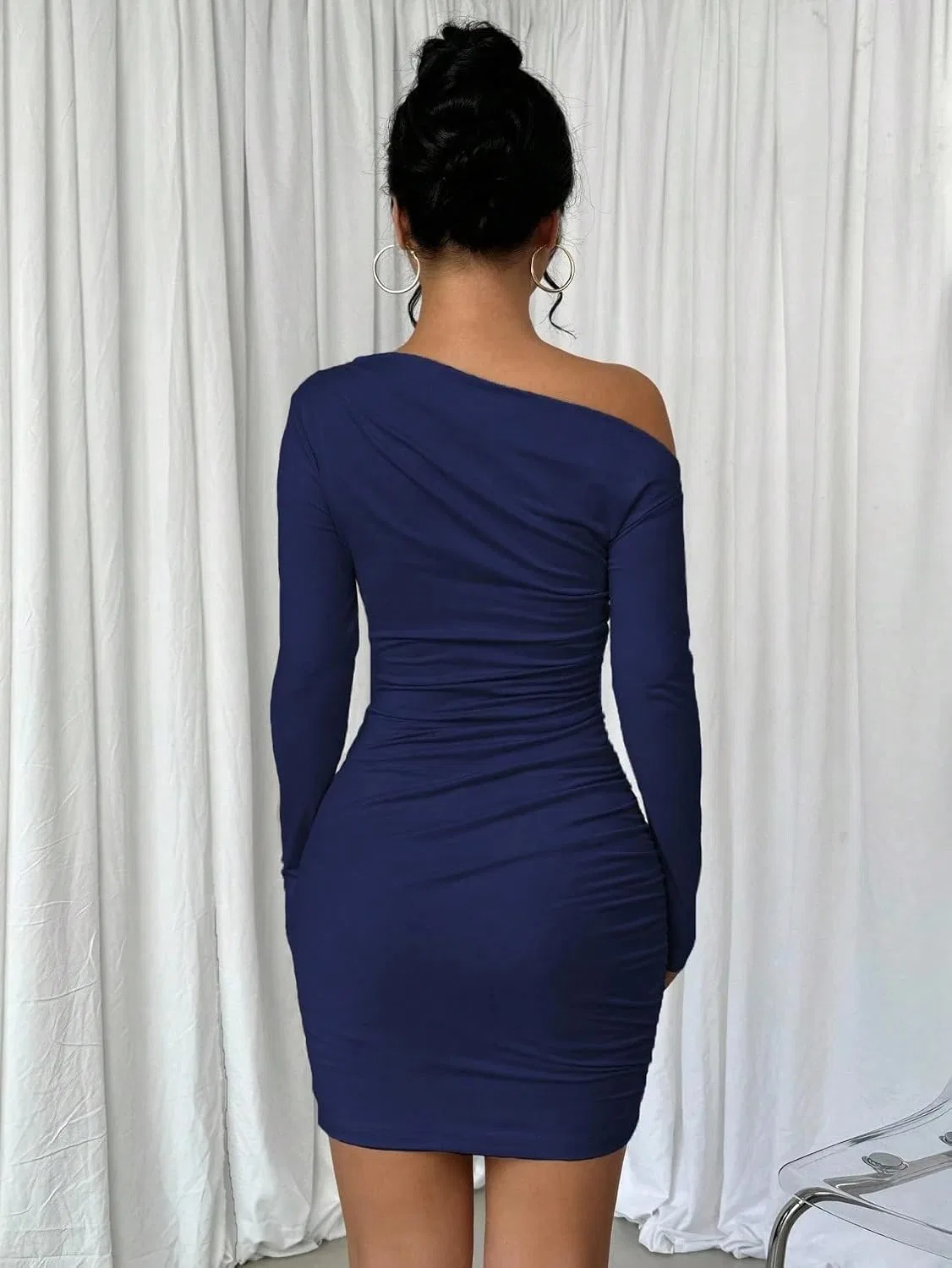 Женское облегающее мини-платье с асимметричным рукавом Navy Blue — фото 3