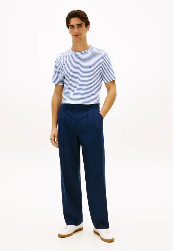 Футболка с круглым вырезом и вышивкой в виде полосатого флага. Tommy Hilfiger, White/Regal Blue — фото 2