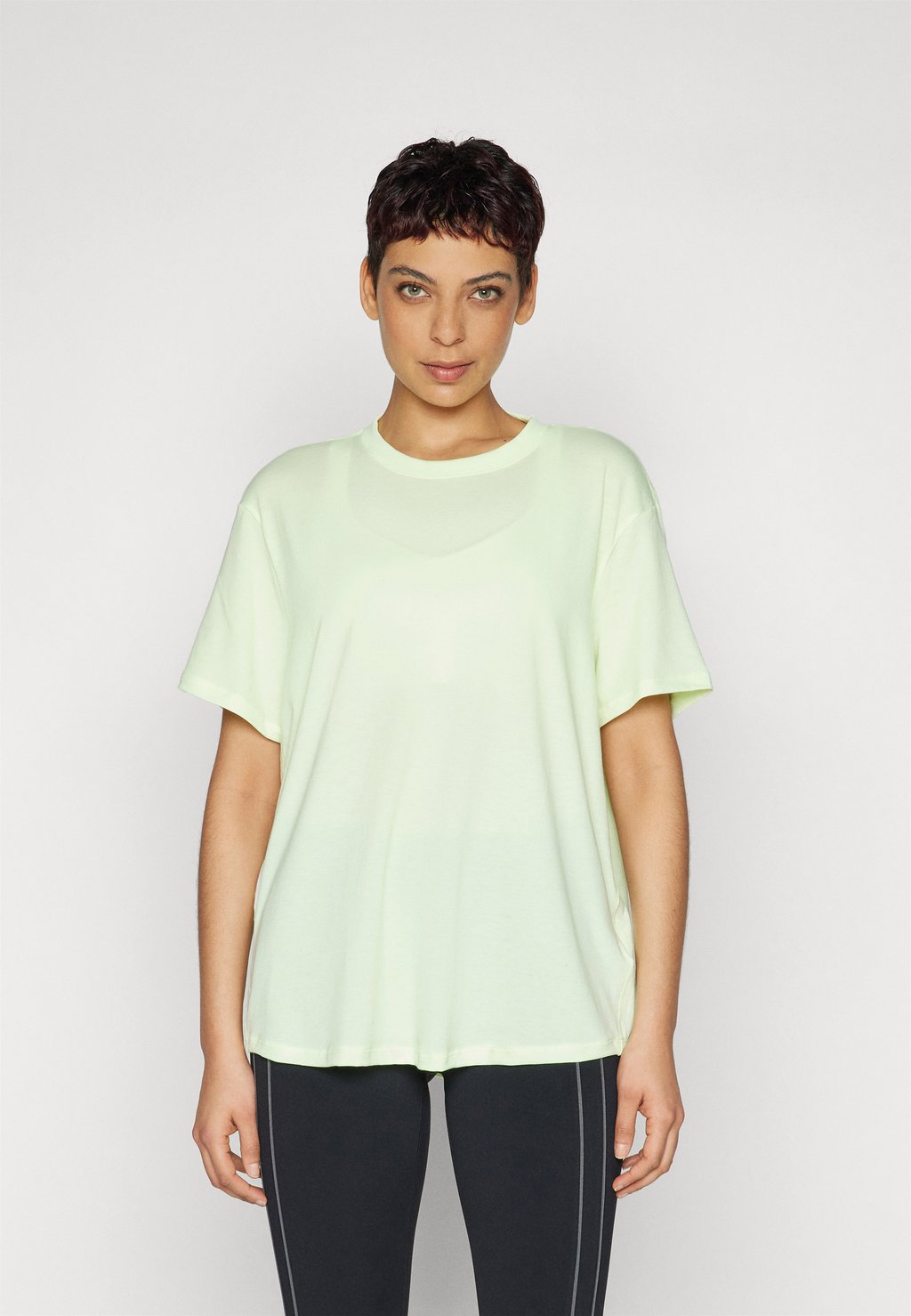 

Футболка ONE RELAXED TOP Nike Performance, неоново-желтый