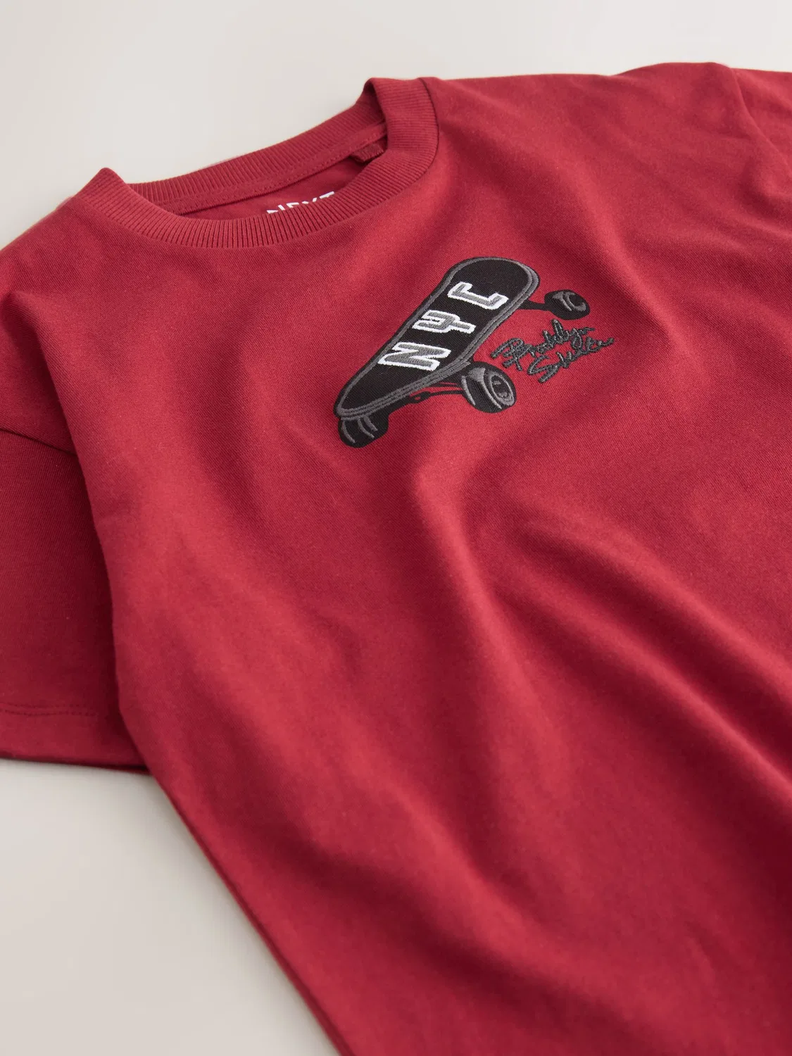 Футболка с графическим принтом Berry Skateboard Embroidery Next, ягодный — фото 4