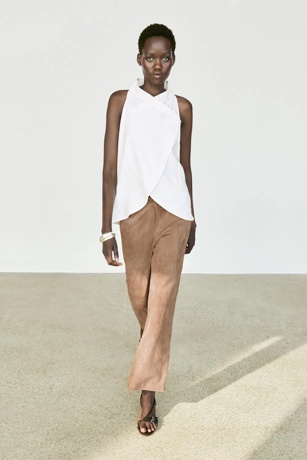 Топ Massimo Dutti Flowing Linen Halter Crossover, белый — фото 3