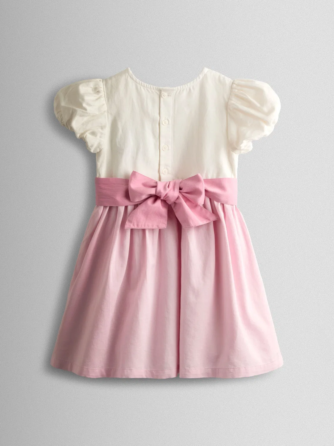 Платье для девочек с пышными рукавами, модель Smocked Satin Party, JoJo Maman Bébé, средне-розовый — фото 2