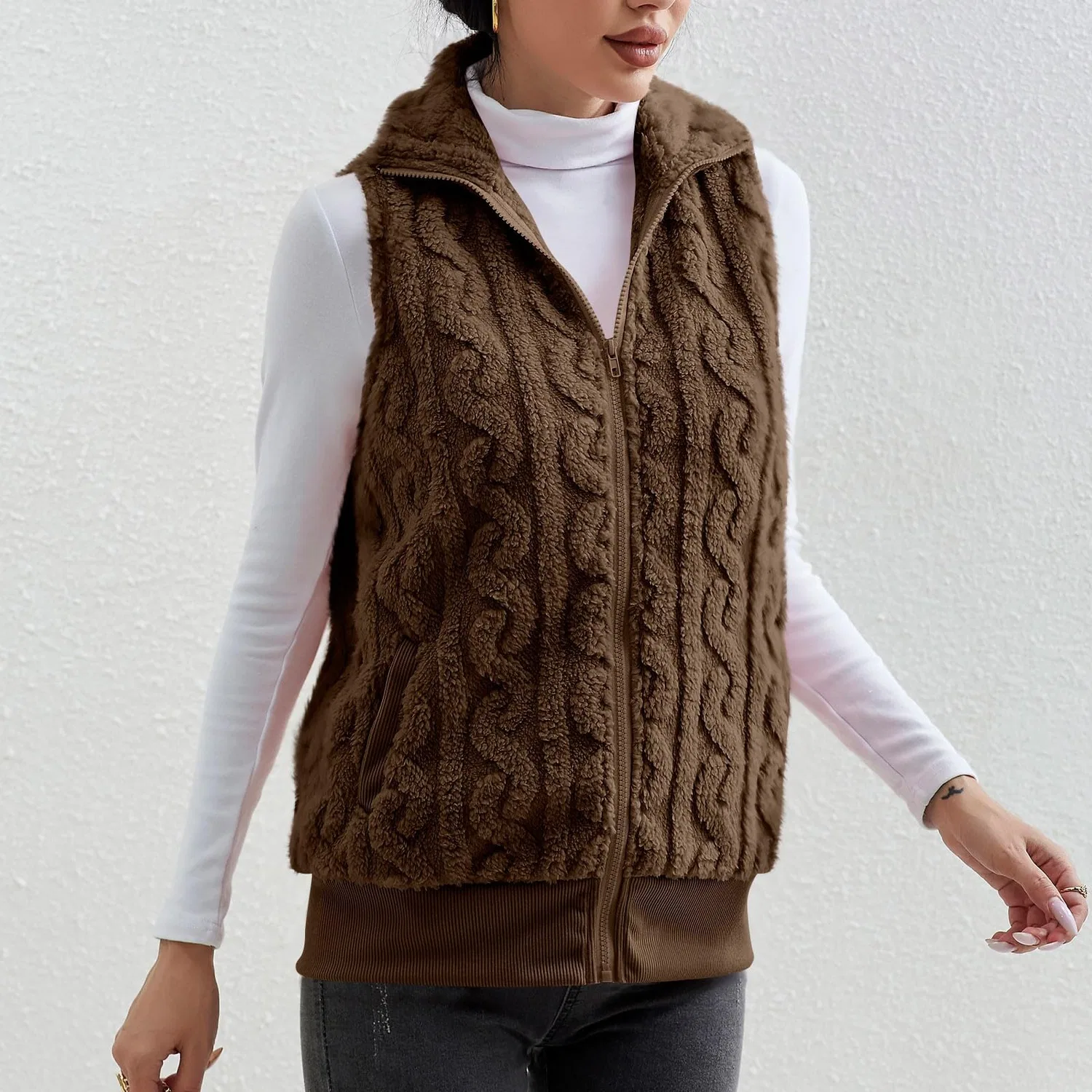Женский безрукавный жилет с флисом Fluffy Fleece Vest, Caff — фото 4