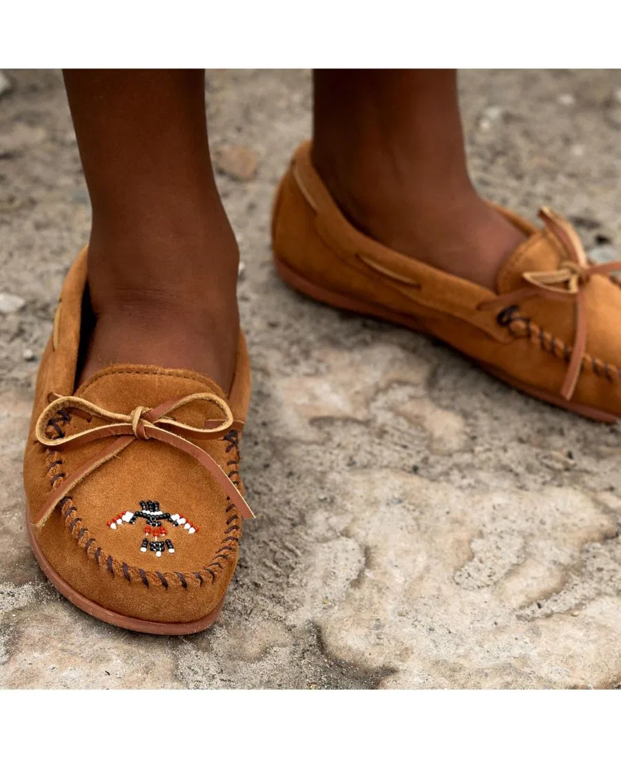 Мокасины с вышивкой Thunderbird Animikii Minnetonka, Brown — фото 3