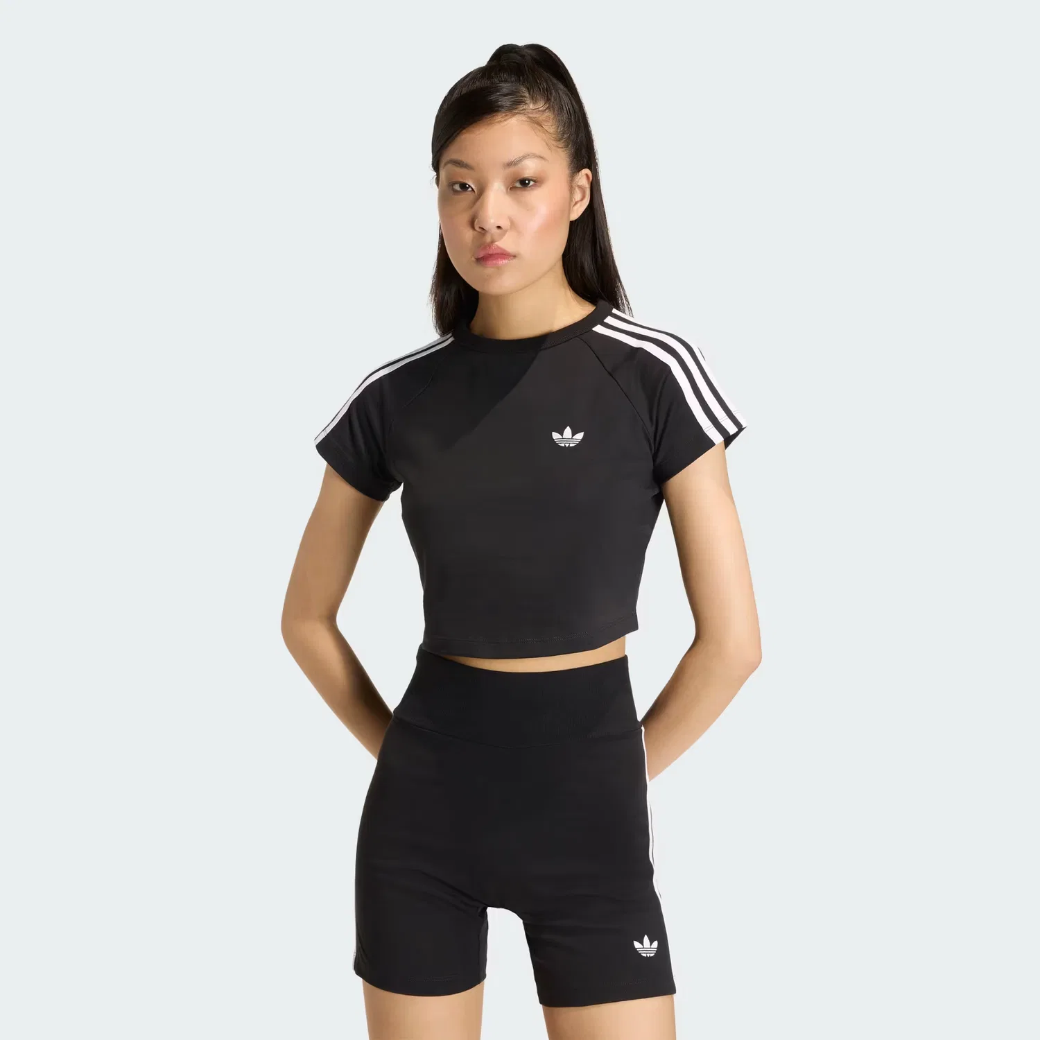 Женская футболка с U-образным вырезом SST Baby Tee Adidas Originals, черный