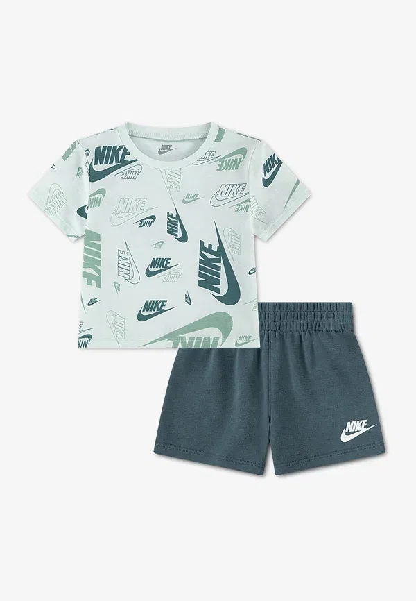 Комплект с шортами Nike Sportswear