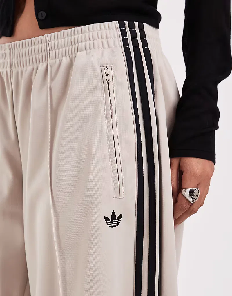 Спортивные брюки Adidas Originals Firebird с завышенной талией, бежевые — фото 2