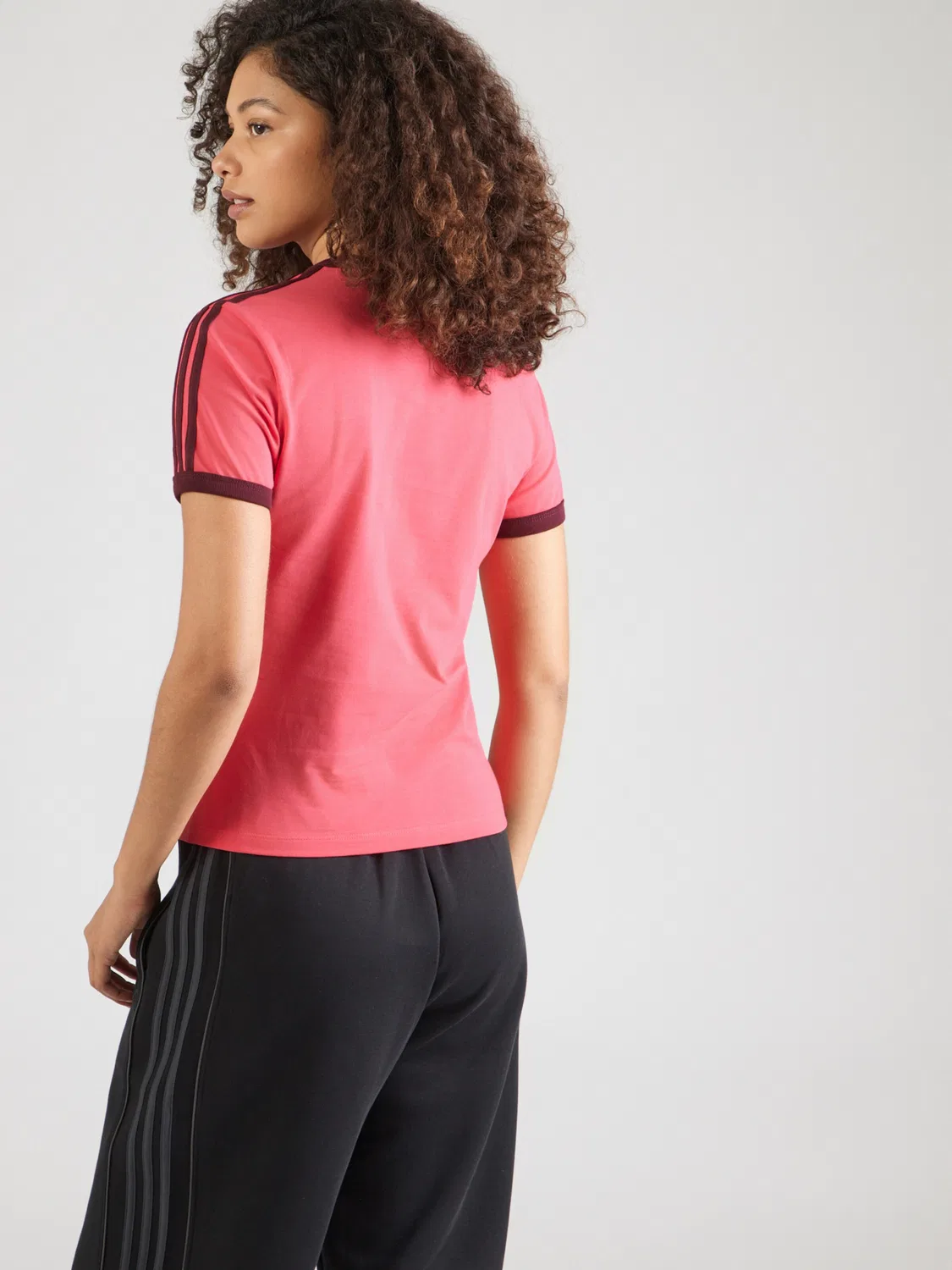 Футболка Adidas Originals неоново-розового цвета — фото 4