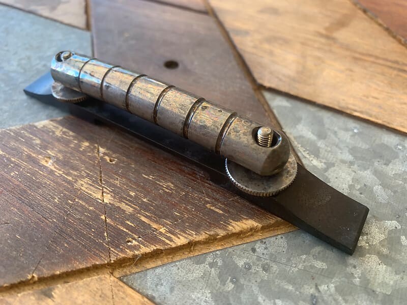 

Real Life Relics Gretsch Aged Nickel с основанием Ebony Vintage Bridge в сборе, перекладина "Rocking" 0062844000