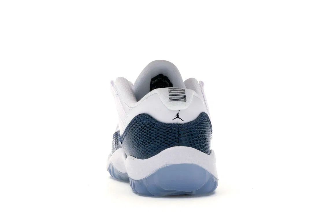 Детские кроссовки с змеиным принтом Jordan 11 Retro Low, White/Black-Navy — фото 4