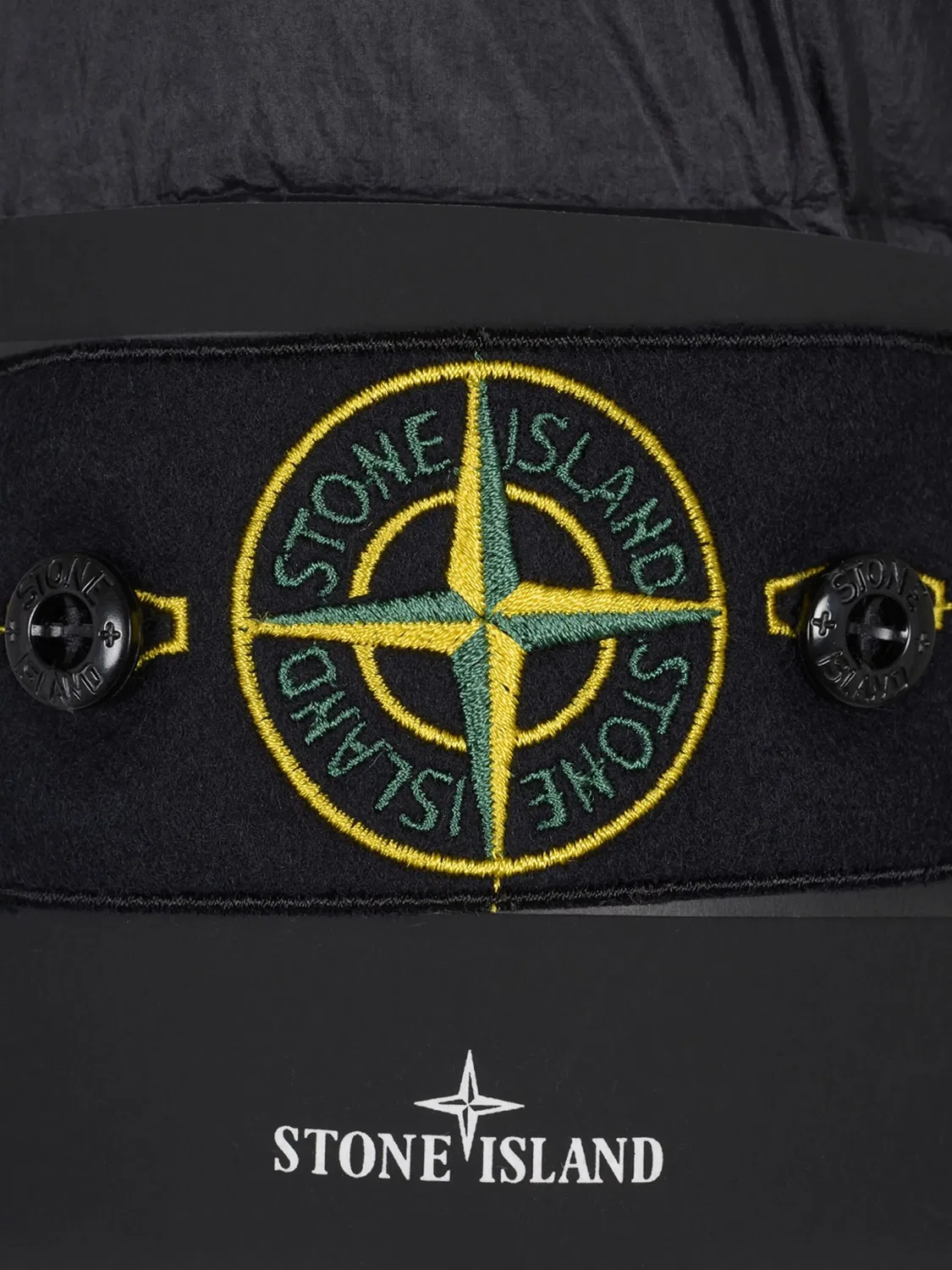 Пуховое стеганое пальто с капюшоном черное Stone Island, черный — фото 2