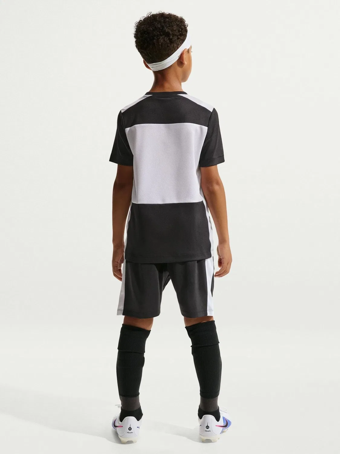 Футболка футбольная Nike Academy+ Big Kids Dri-FIT, черно-белая — фото 2