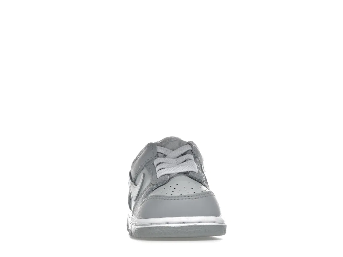 Детские кроссовки с двухцветным дизайном Nike Dunk Low, Pure Platinum/White-Wolf Grey — фото 2
