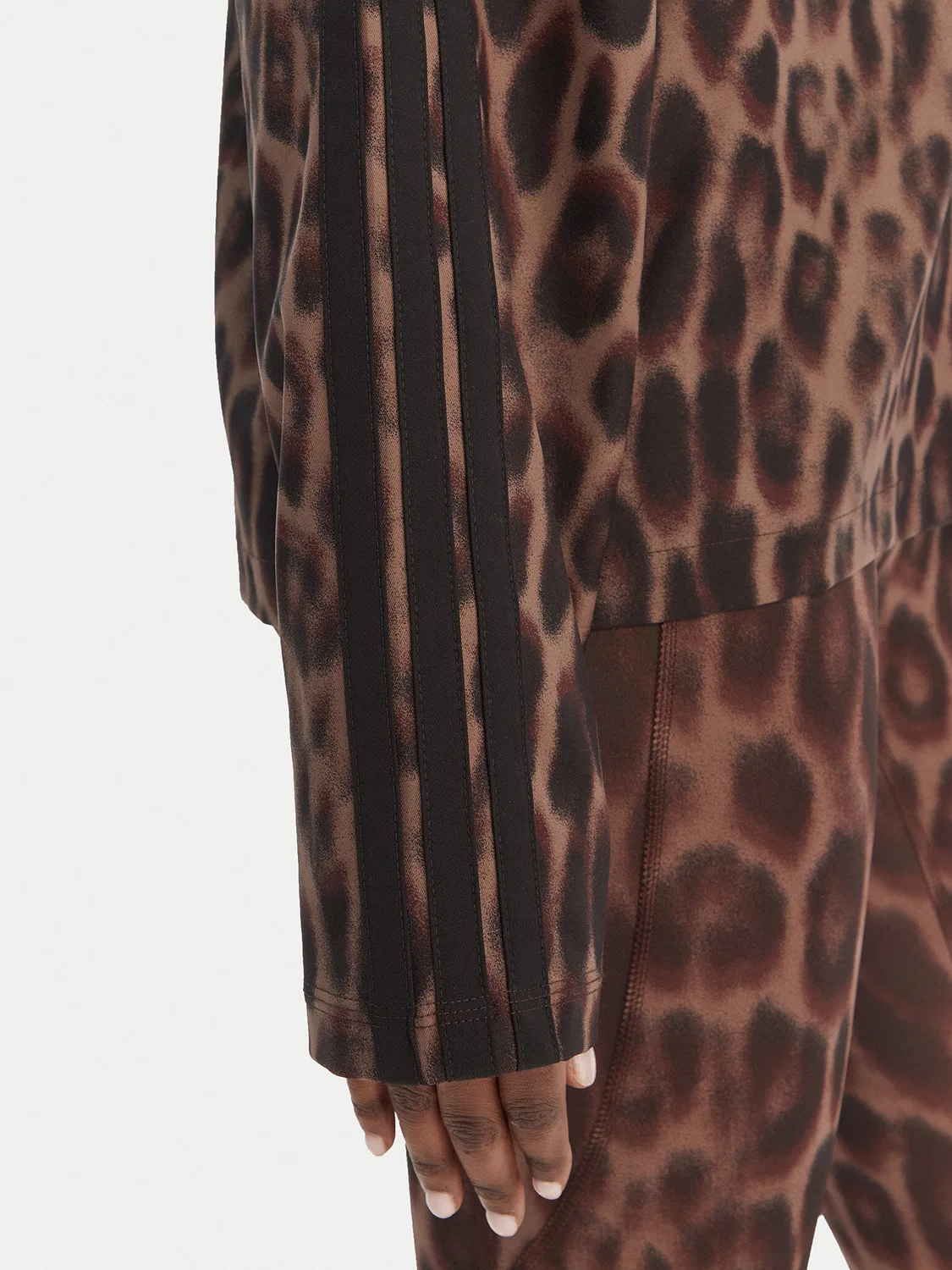 Женская демисезонная куртка свободного кроя Seasonal Essentials Leopard Print Adidas, коричневый — фото 4