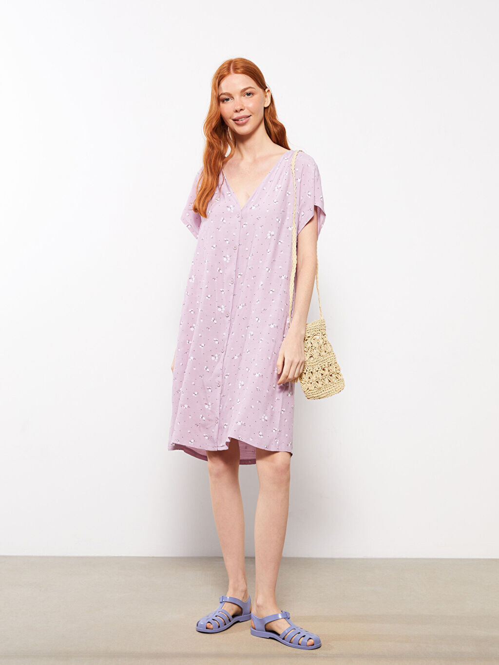 

Женское пляжное платье из вискозы с v-образным вырезом и цветочным принтом с короткими рукавами LCW Dream