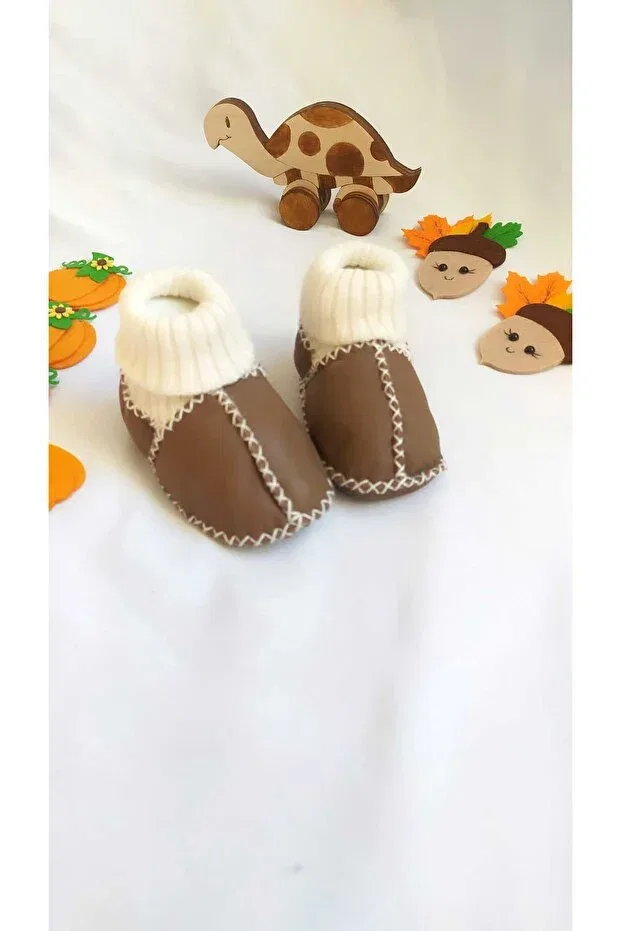 Детские ботинки-тапочки из кожи с органической овчиной Minibiri, Brown — фото 2