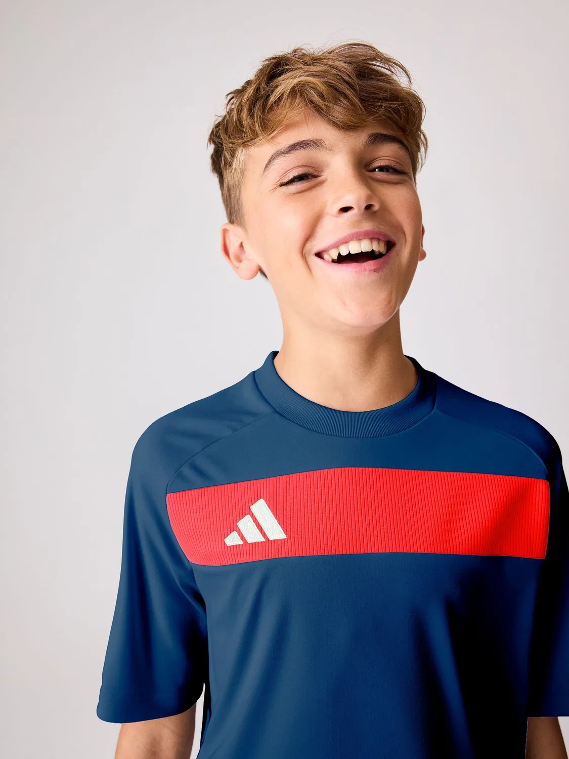 Футболка Tiro 25 Essentials adidas, темно-синий/красный — фото 3