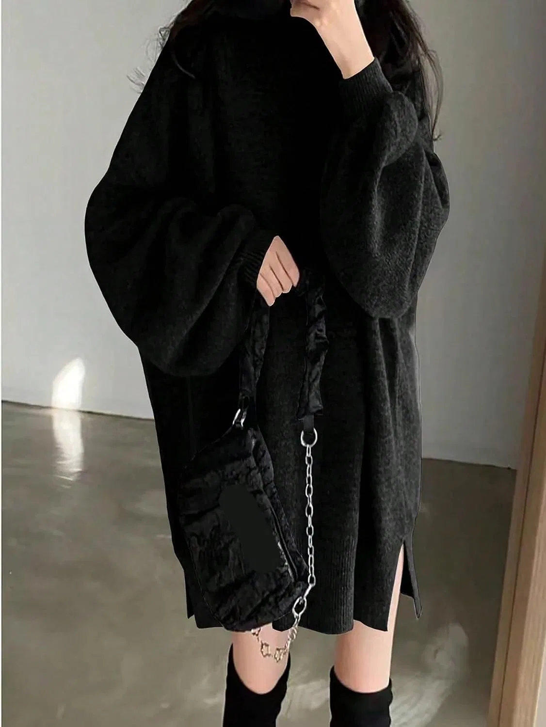 Женское короткое вязаное платье с асимметричным вырезом, Black — фото 2