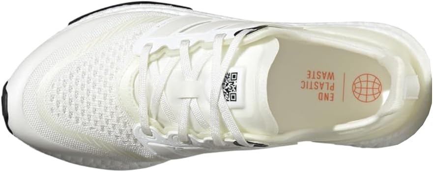 Мужские беговые кроссовки adidas Ultraboost Made to Be Remade, белый/черный — фото 4