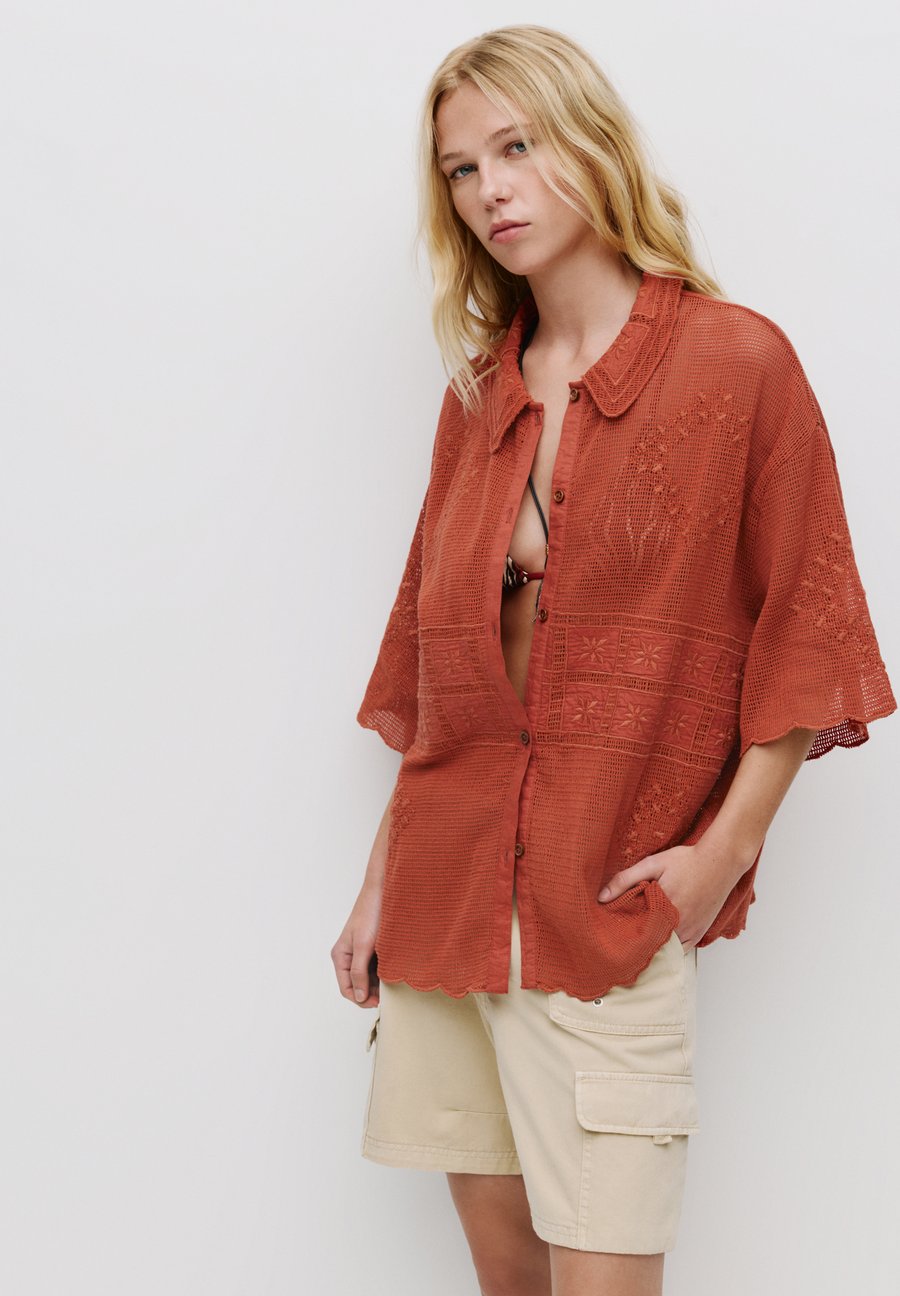 

Блуза PULL&BEAR Button-down blouse, Dark Red