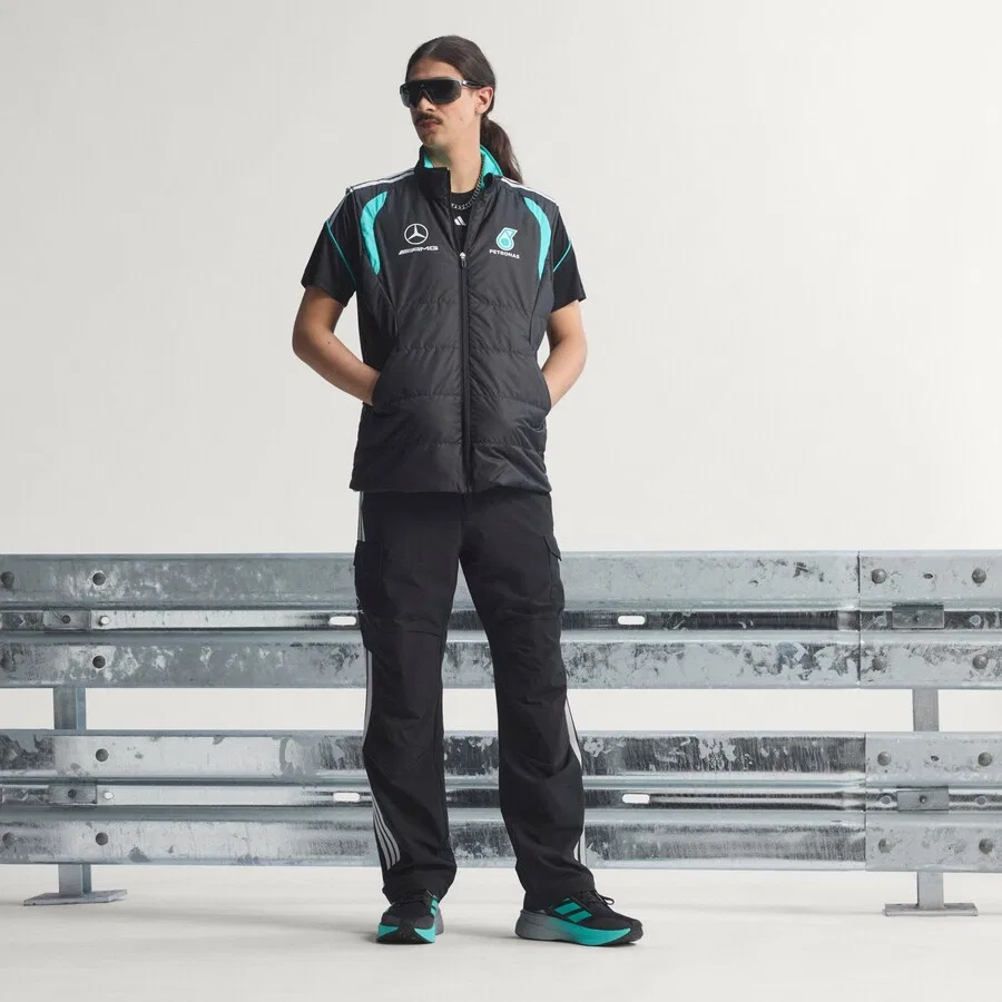 Спортивный жилет ADIDAS PERFORMANCE 'Mercedes - Amg Petronas Formula 1 Team' черного цвета — фото 4
