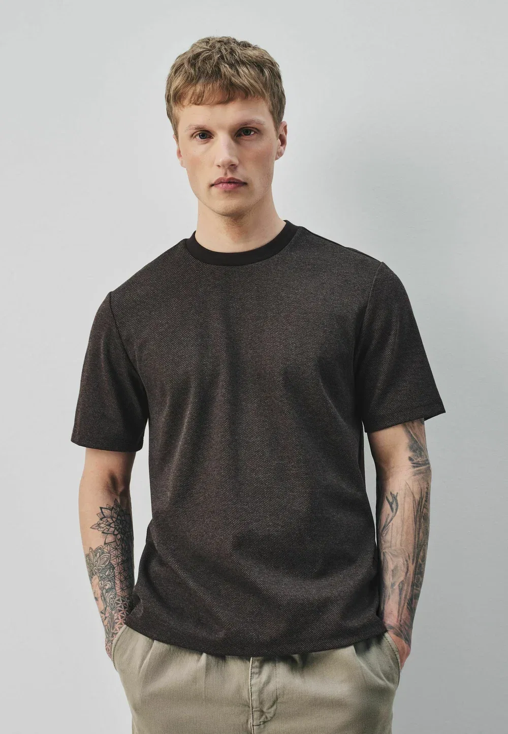 Футболка в елочку, классический крой. Футболка с принтом Next, Brown