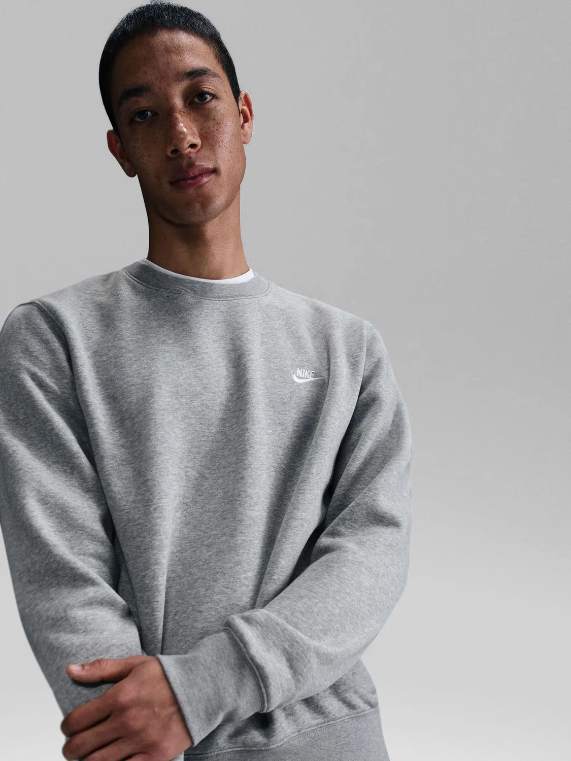 Темно-серый свитшот с круглым вырезом Nike Heather Club