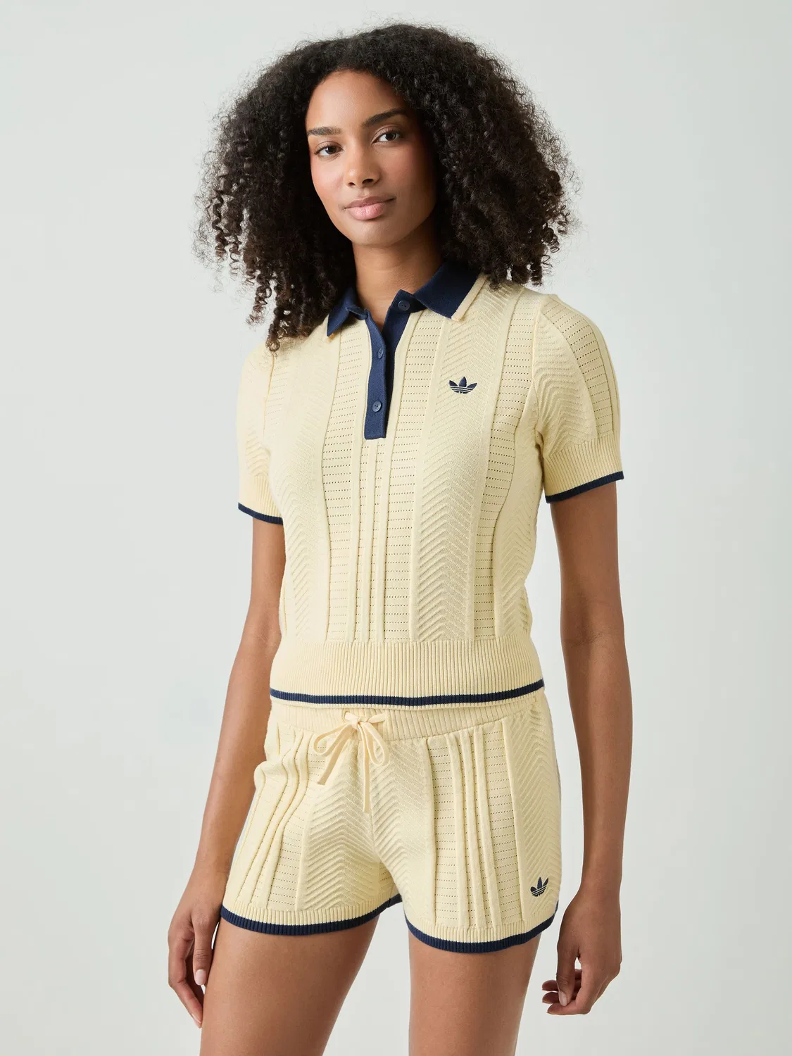 Кремовые рубашки поло adidas originals