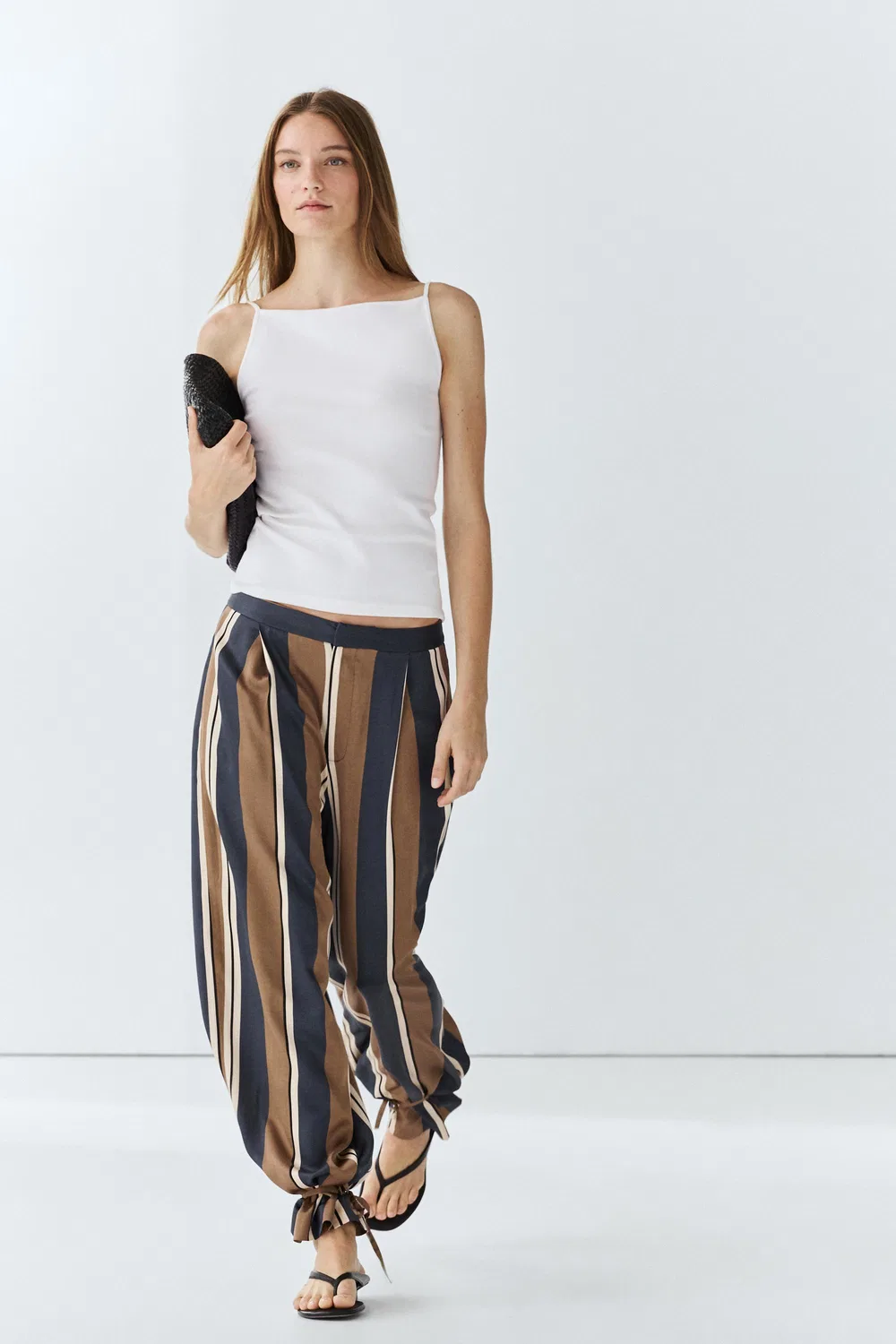 Брюки Massimo Dutti, атласные, антрацитово-серый — фото 4