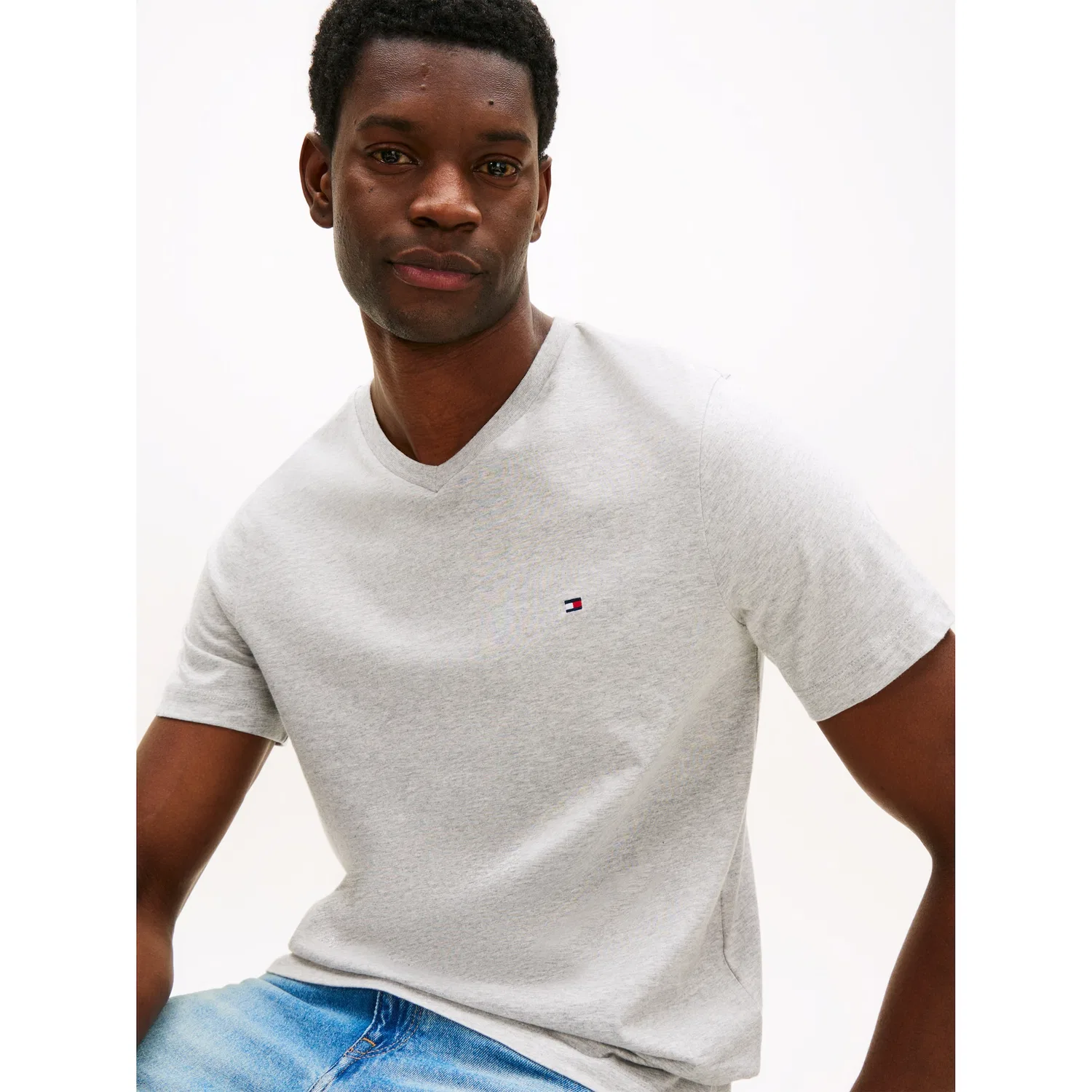 Мужская V-образная футболка regular fit Tommy Hilfiger, Light Grey Heather — фото 2