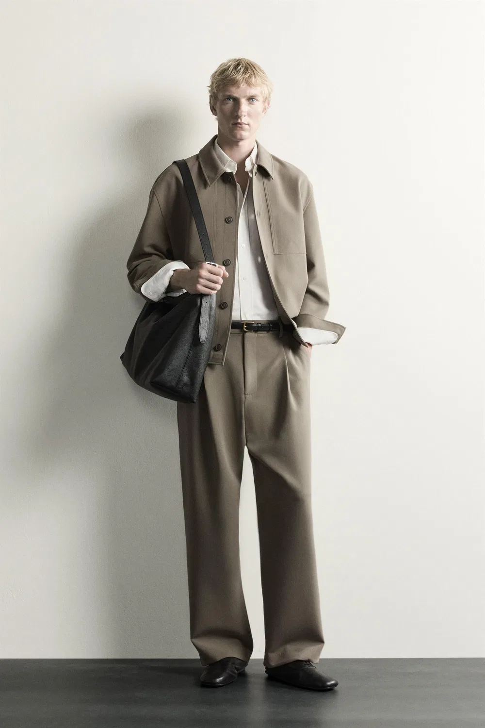 Брюки свободного кроя с декоративными складками ZARA, grau-beige
