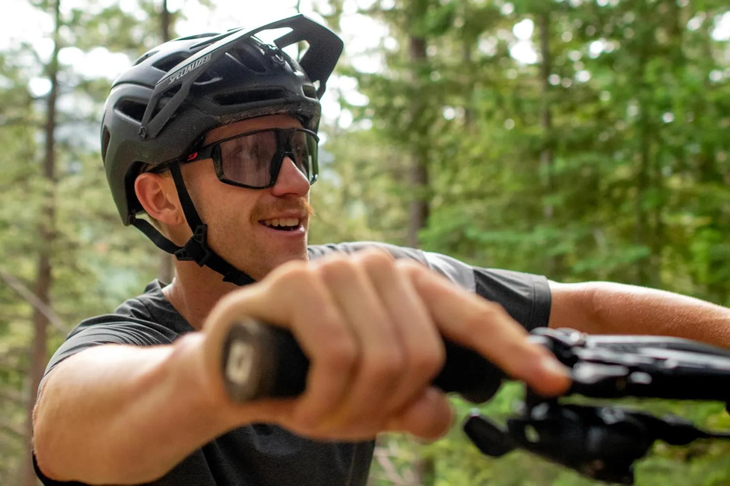 

Солнцезащитные очки Julbo Fury Performance для мужчин и женщин с полной вентиляцией, панорамным обзором для активных видов спорта - 100% защита от УФ-излучения