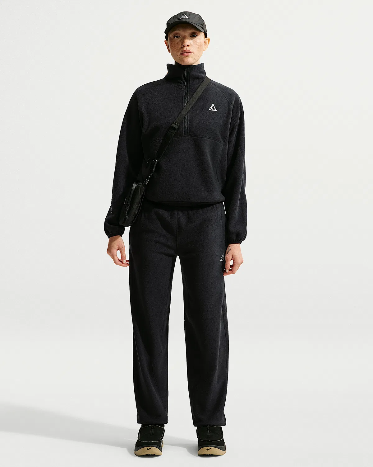 Женские штаны Nike ACG "Wolf Tree", Black/Anthracite/Summit White