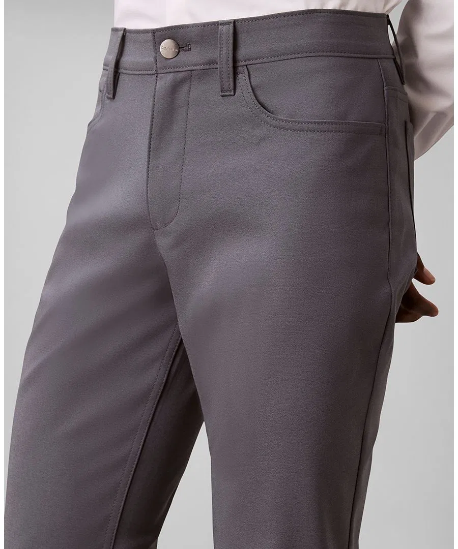 Мужской комплект: брюки CK Move 365 Slim-Fit Performance Stretch и рубашка с длинными рукавами из шамбре Slim-Fit на пуговицах Calvin Klein, темно-синий — фото 3