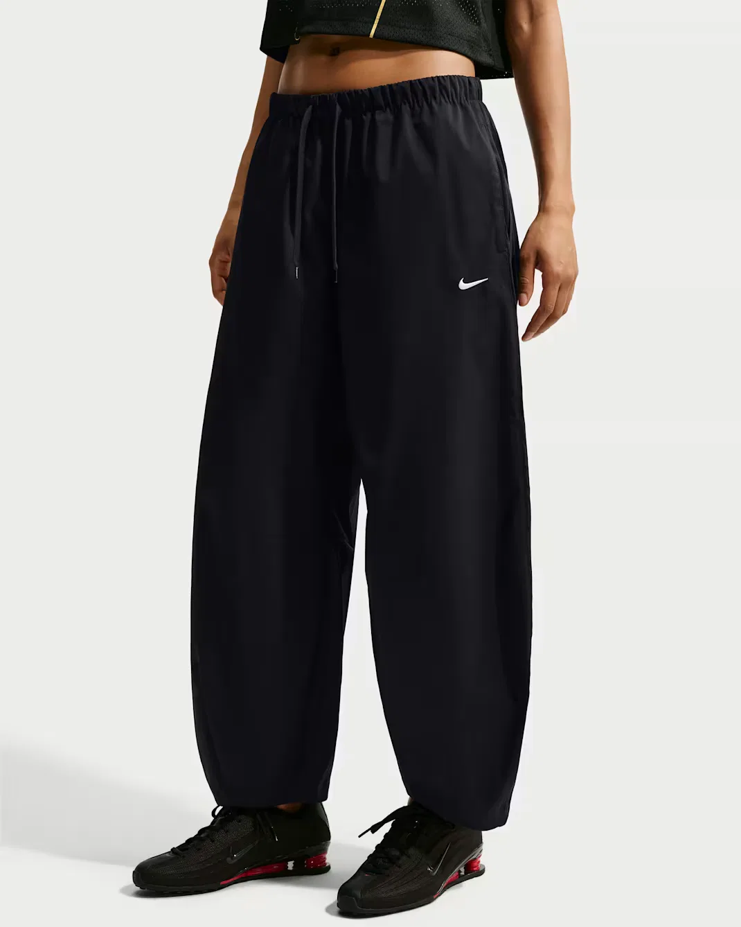 Женские свободные брюки средней посадки в форме бочки Nike Sportswear, Black/Black/Sail — фото 2
