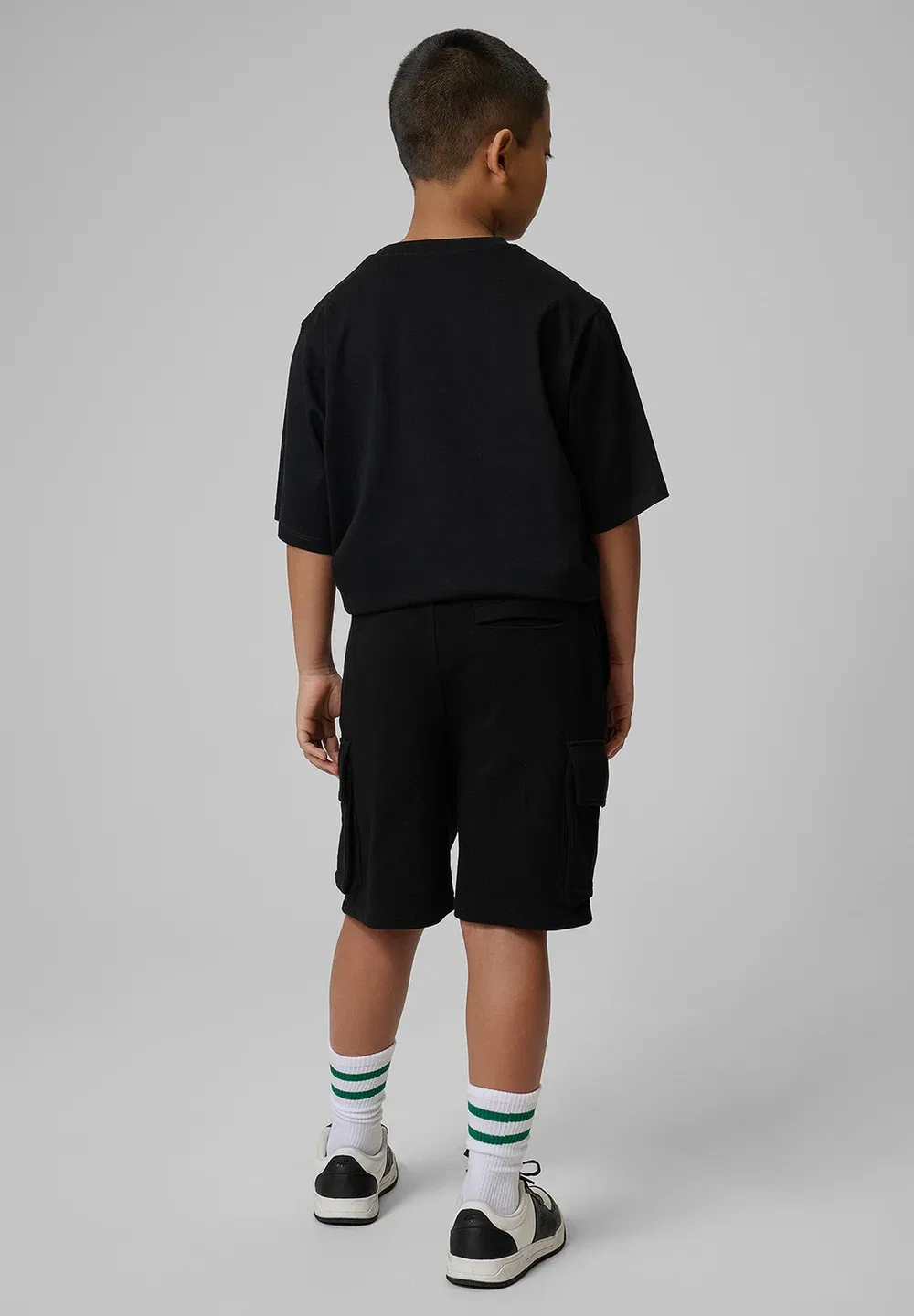 Spodenki dresowe chłopięce - czarne 140 (9-10 лат) - спортивные шорты 4F, Deep Black — фото 3