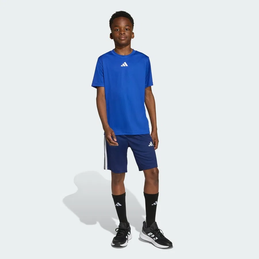 Спортивный комплект футболки и шорт с принтом 3 полосы adidas Sportswear Train Essentials, Сине-белый