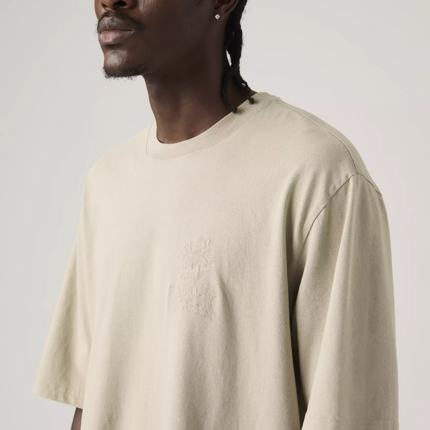 Футболка Levi's Premium Half-sleeve Embroidered Graphic, бежево-желтый — фото 4
